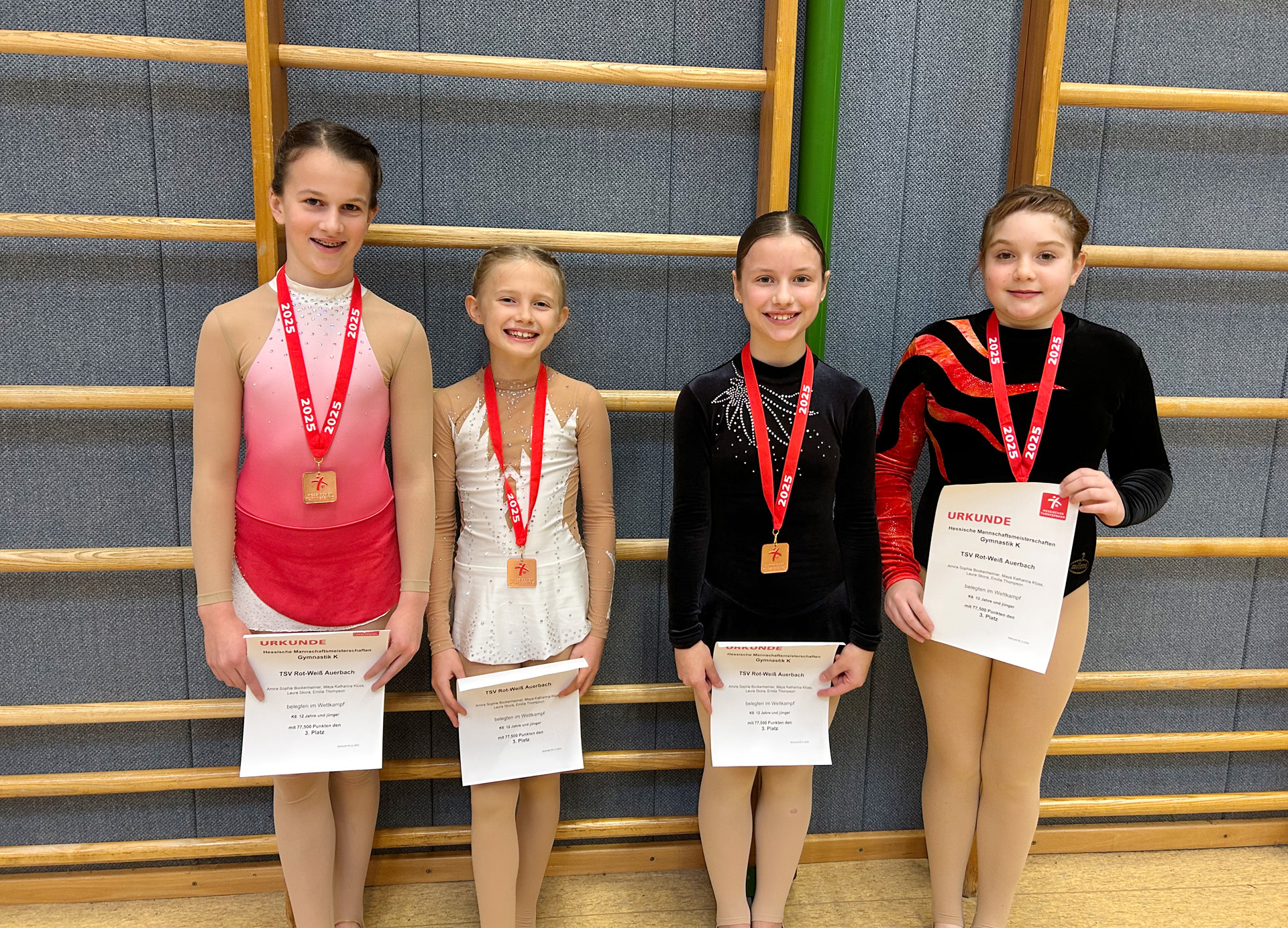 Stolzer Nachwuchs der TSV Auerbach 1881 bei den Hessischen Mannschaftsmeisterschaften der Gymnastik: v.l.n.r. Amira, Maya, Laura und Emilia brachten von ihrem ersten Kürwettkampf in der K6 (12 Jahre und jünger) die Bronzemedaille der mit nach Hause.