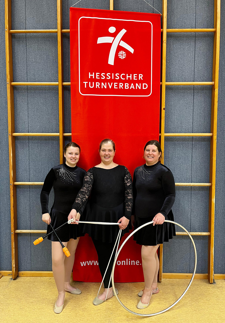 Dritter Platz für die Ü40-Damen bei den Hessischen Mannschaftsmeisterschaften der Gymnastik: Auch die Mannschaft der Ü40er (P15-17) erturnte eine Bronzemedaille für die TSV-Auerbach 1881 e.V. Unser Foto zeigt v.l.n.r. Sara Klüss, Silke Sattler und Tanja Klüss