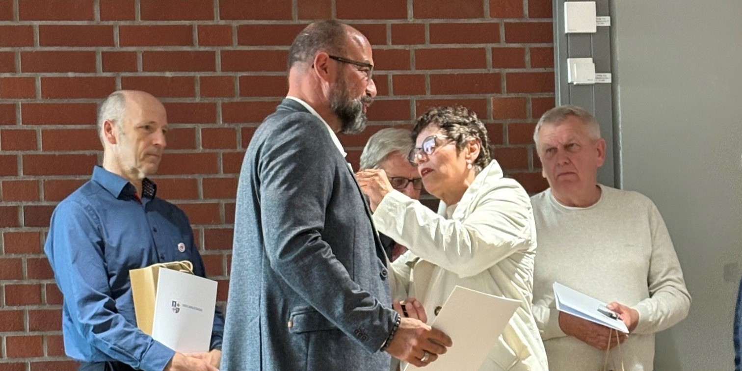 Silberne Ehrennadel des Kreises Bergstraße für Michael Brunner – TSV ...